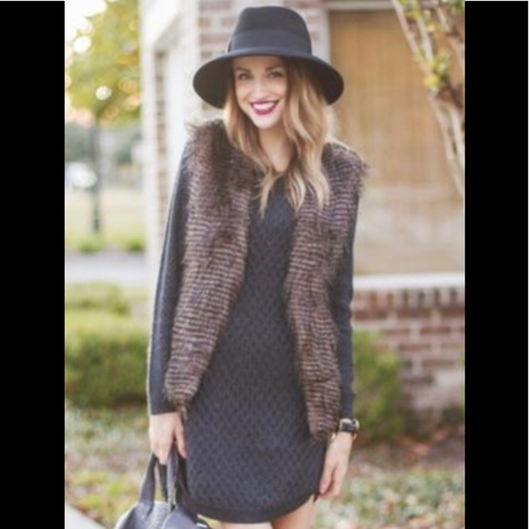 Jack by BB Dakota Revolve Boho Gray Black Faux Fur Vest Small - Picture 2 of 10